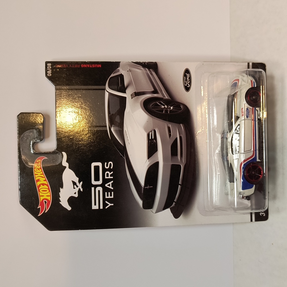 B1  Hot Wheels 13 Ford Mustang with shipping protector